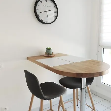 Appart'azur - Proche Gare Au Calme - Wifi - Lit Confort - Parking Facile Et Gratuit * アグノー